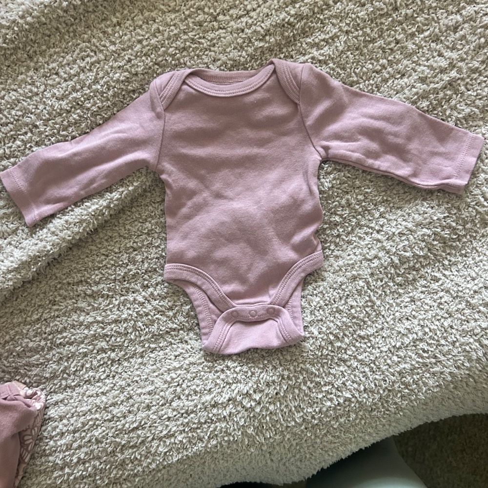 New Born Onsies - Picture 4 of 8